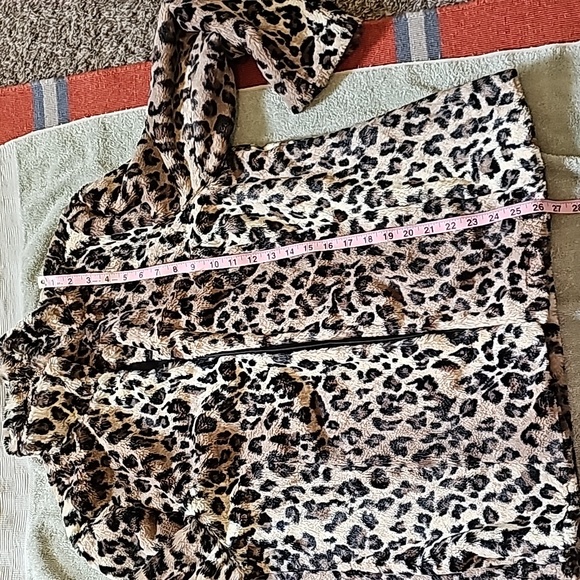 STUNNING JM COLLECTION FAKE LEOPARD PRINT FUR COAT - Picture 11 of 14